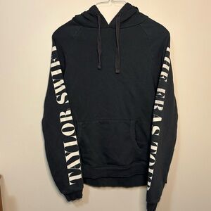 Taylor Swift The Eras Tour Black Hoodie Sweatshirt in Women’s Size Medium